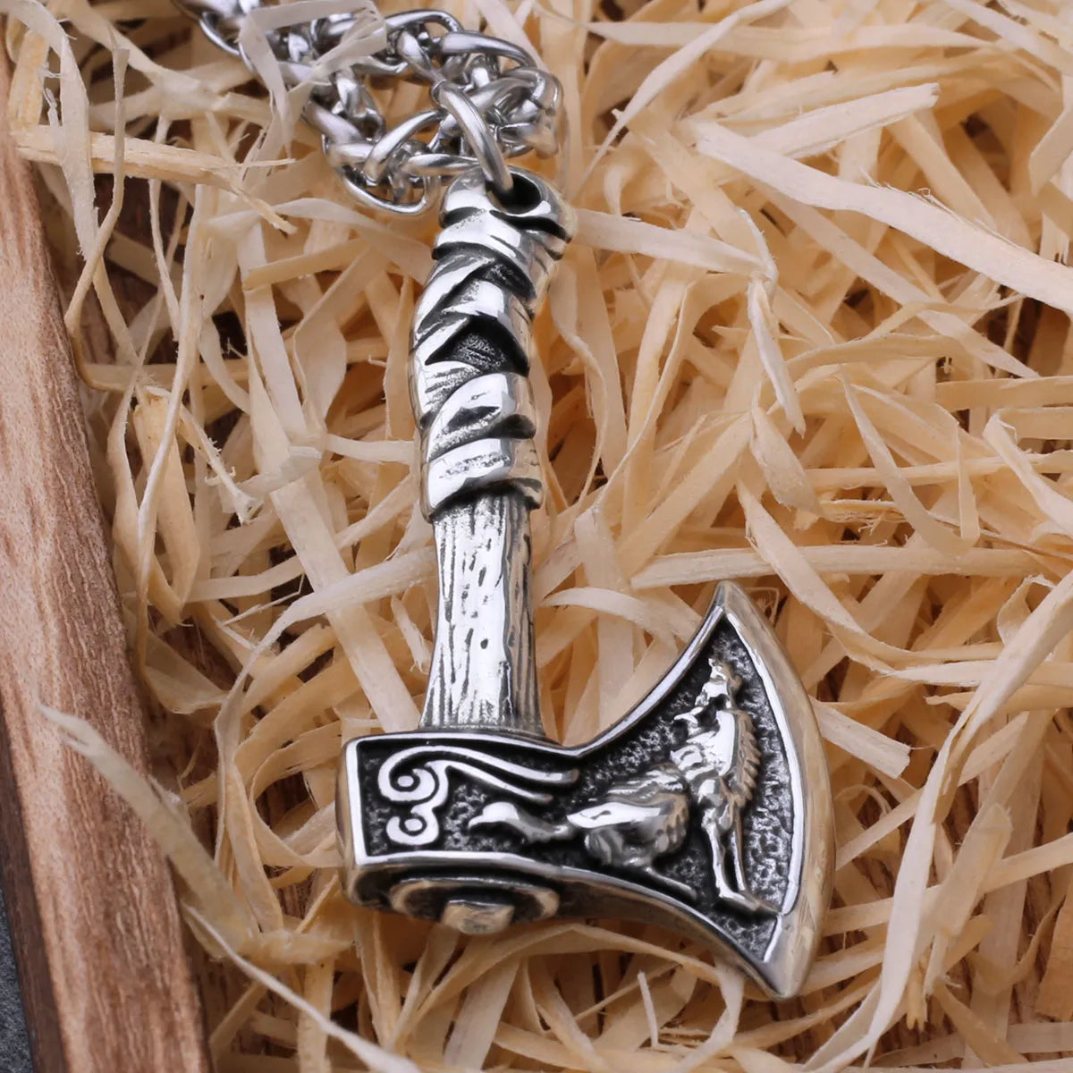 VALKNUT WARRIOR AXE PENDANT