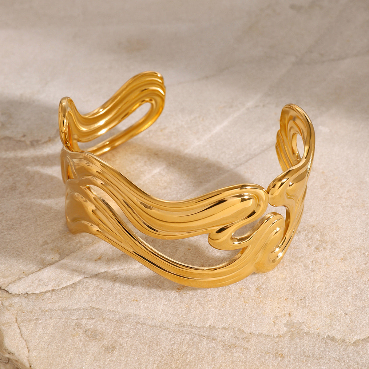 Anissa Wavy Gold Bracelet 3