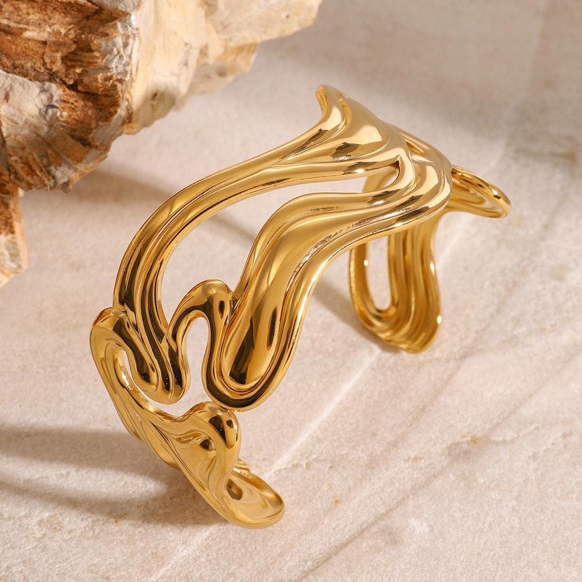 Anissa Wavy Gold Bracelet 4