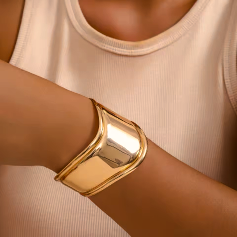 Izza Smooth Gold Cuff 1