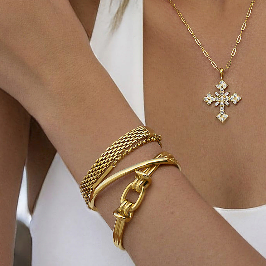 Luce Gold Knot Bangle 2