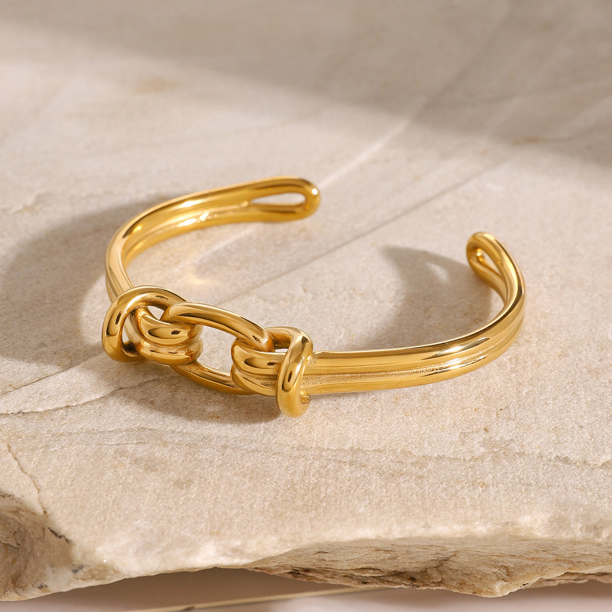 Luce Gold Knot Bangle 4