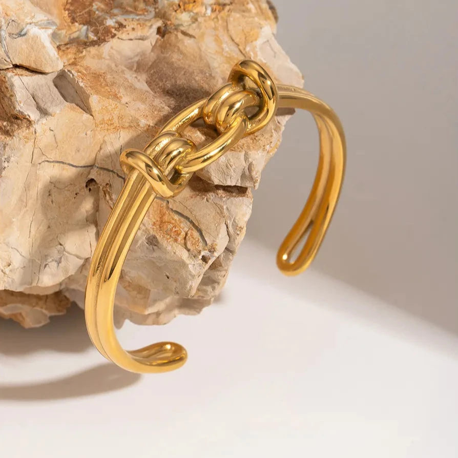 Luce Gold Knot Bangle 6