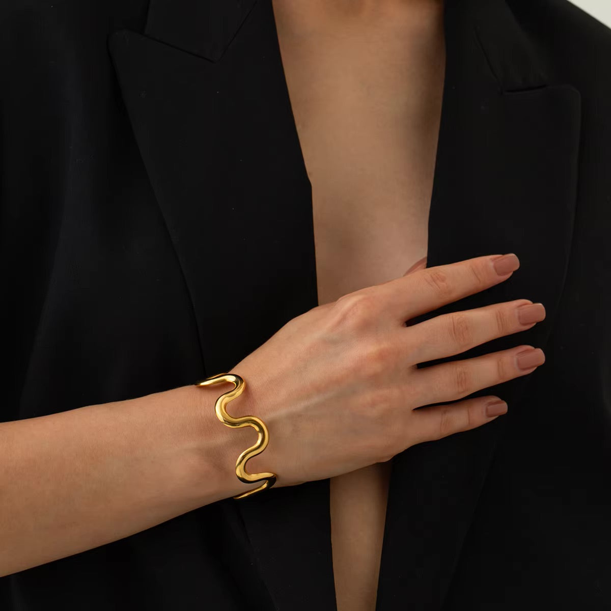 Senna Twisted Gold Bangle 4