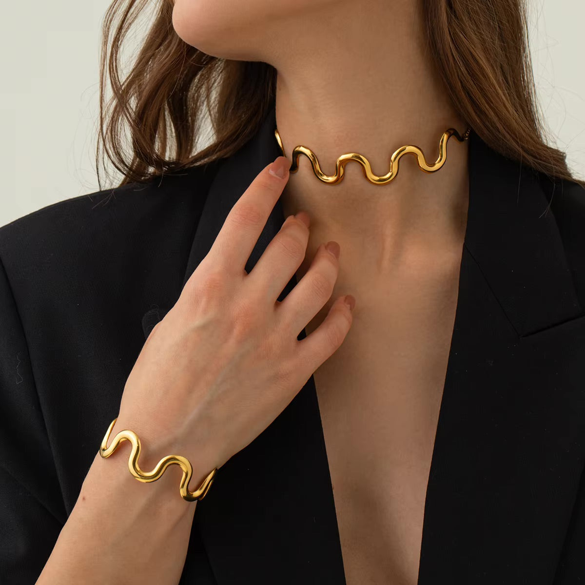 Senna Twisted Gold Bangle 5