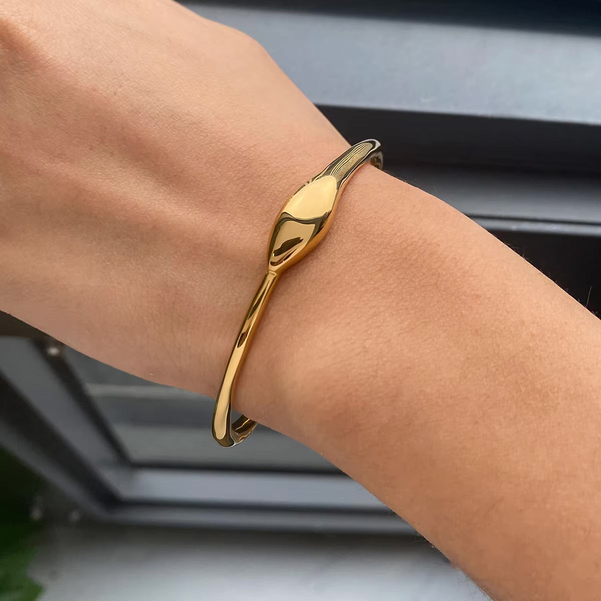 Vinny Gold Bangle 1