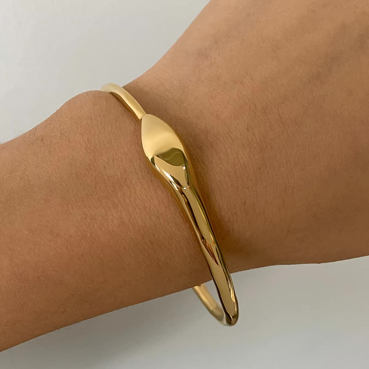 Vinny Gold Bangle 4