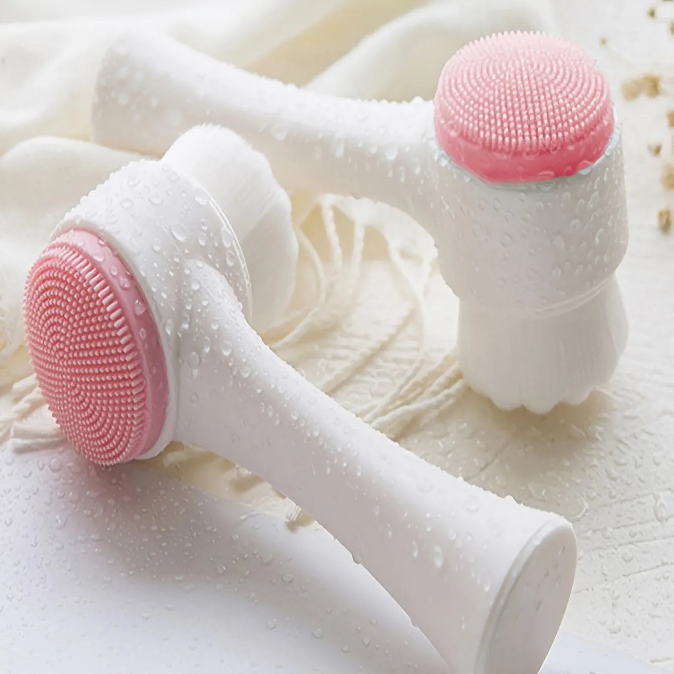 DOUBLE-SIDED FACIAL CLEANSER