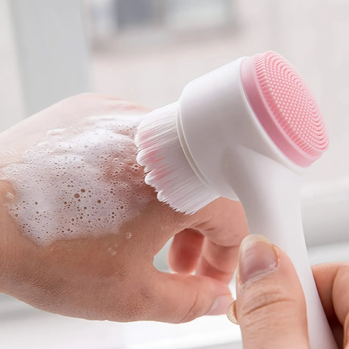 DOUBLE-SIDED FACIAL CLEANSER