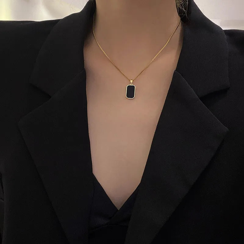 MIDNIGHT PENDANT NECKLACE