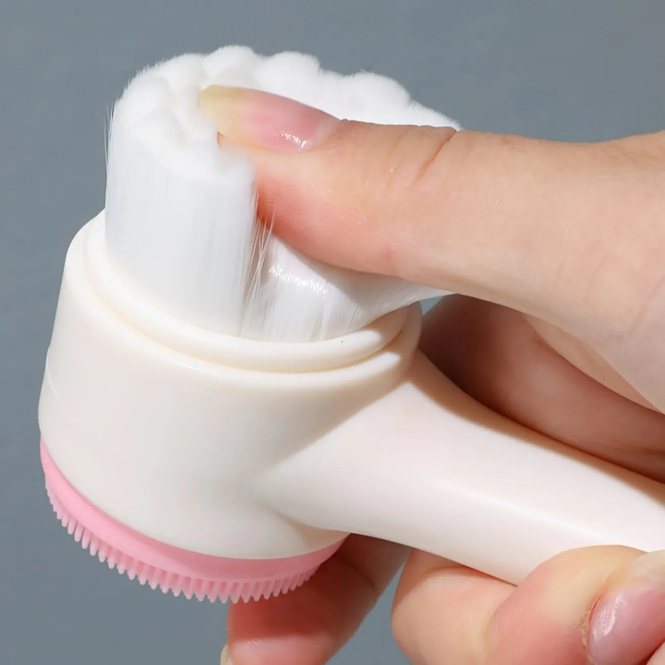 DOUBLE-SIDED FACIAL CLEANSER
