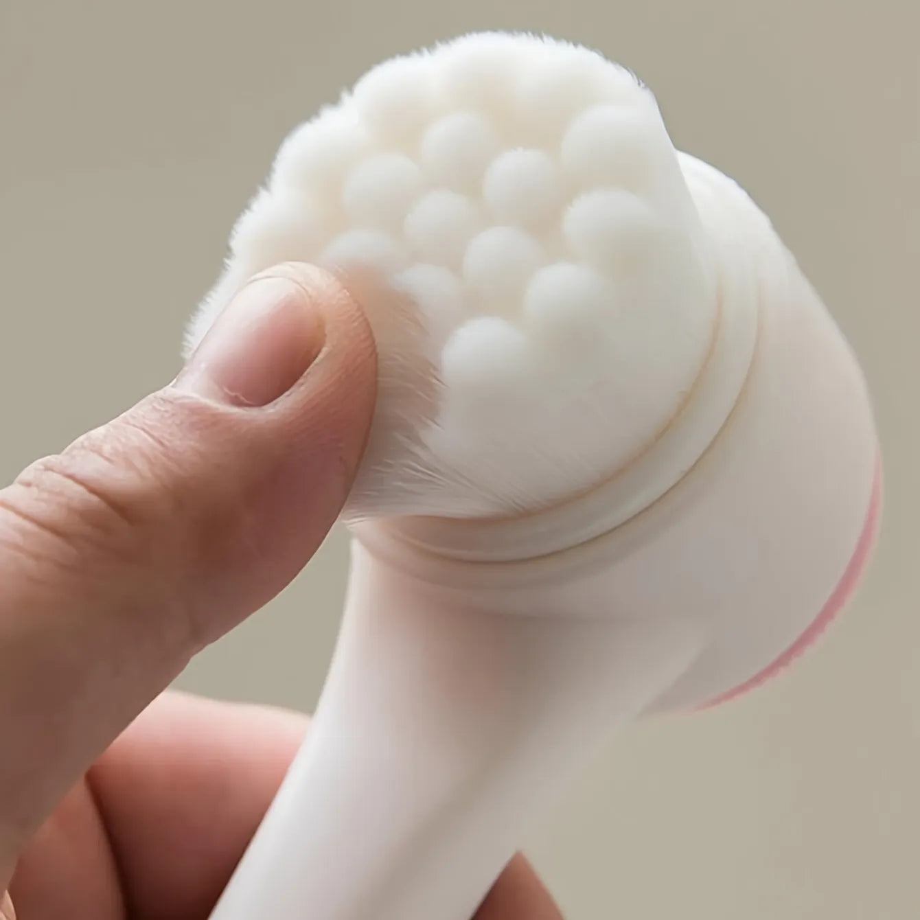 DOUBLE-SIDED FACIAL CLEANSER