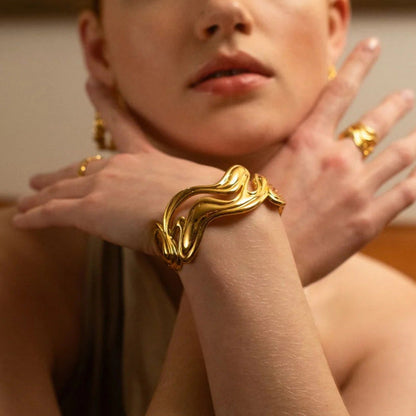 Anissa Wavy Gold Bracelet 1