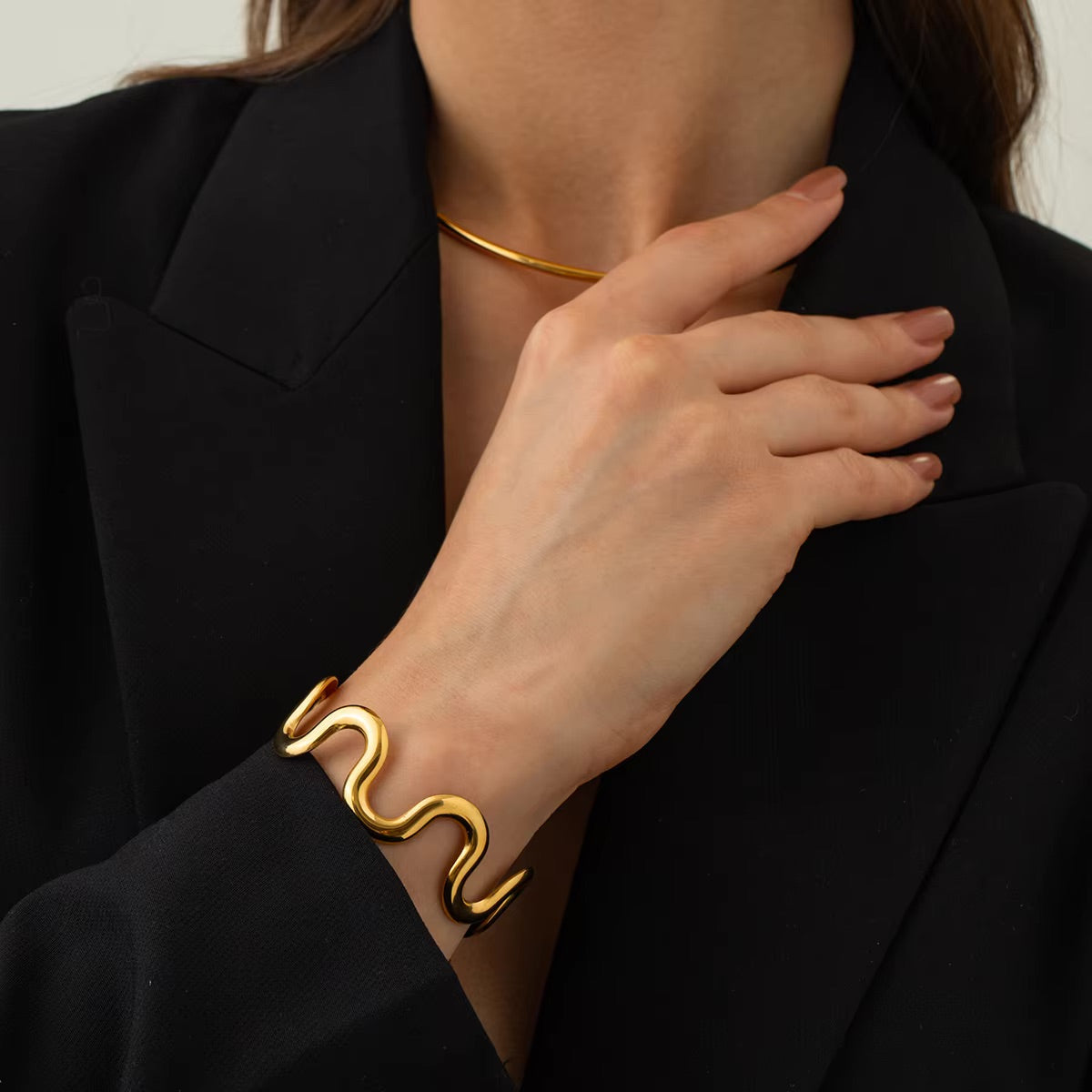 Senna Twisted Gold Bangle 1