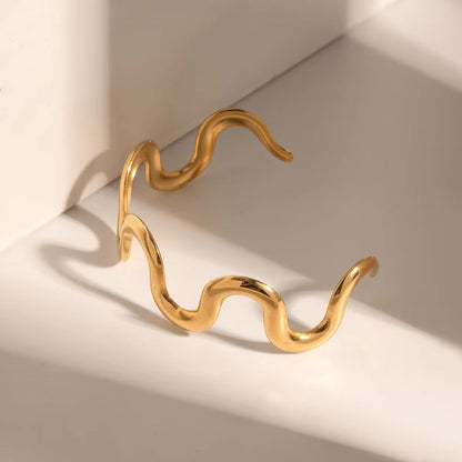 Senna Twisted Gold Bangle 3