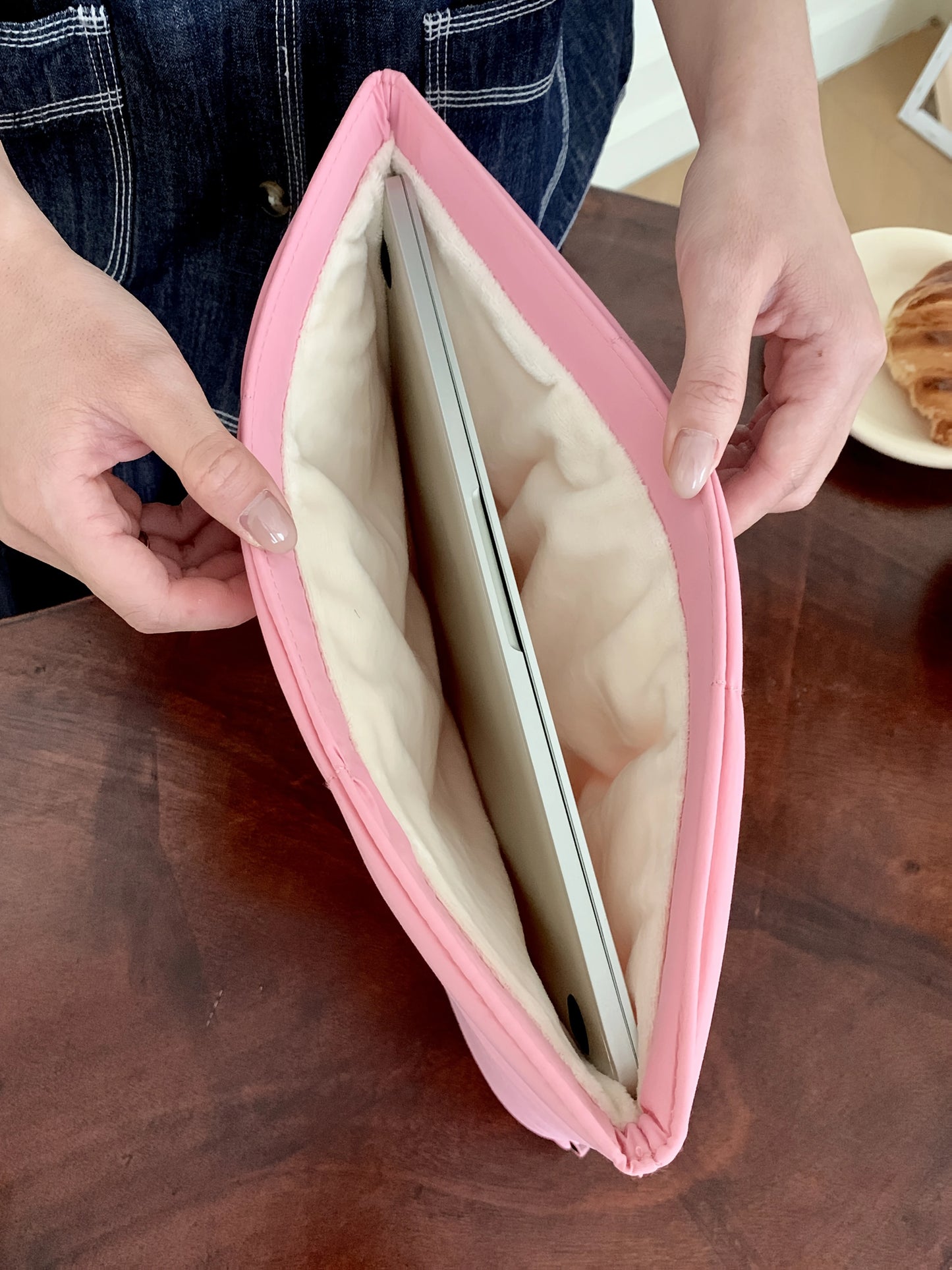 Puffer Magnetic LapTop Case