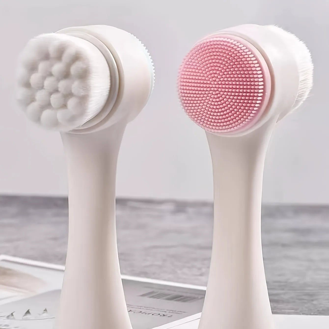 DOUBLE-SIDED FACIAL CLEANSER